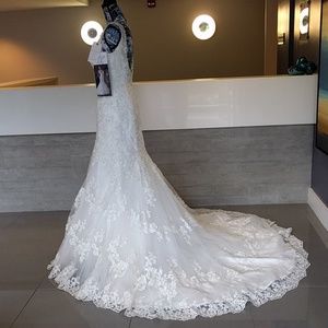 Jasmine Couture ivory wedding gown low cut size 6